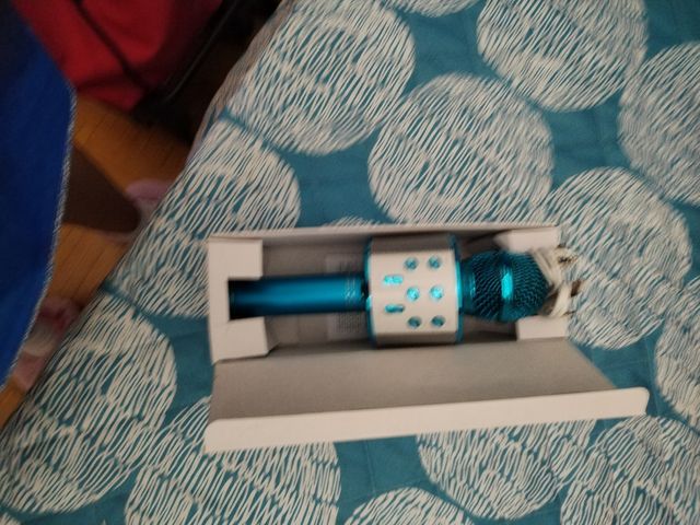 Micrófono azul electrónico