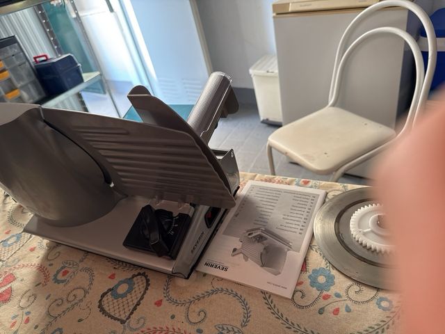 Cortadora de fiambre eléctrica