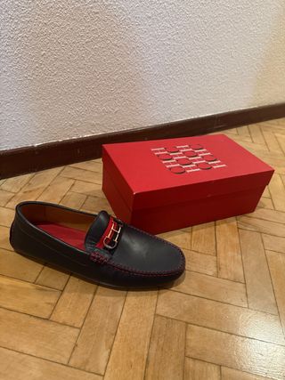 Mocasines Negros y Rojos con Hebilla