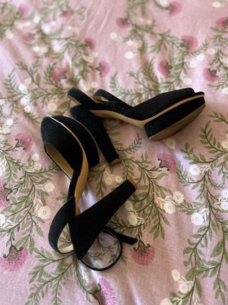 Sandalias Bimba y Lola Tacón Negro