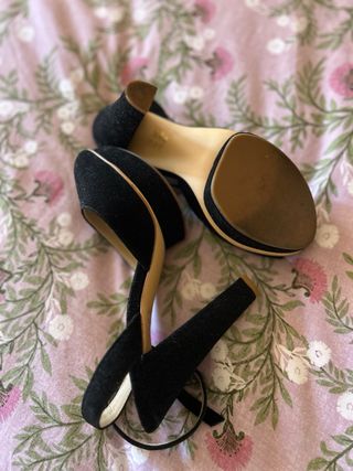 Sandalias Bimba y Lola Tacón Negro