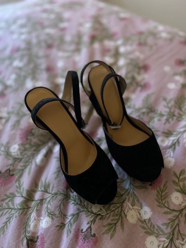 Sandalias Bimba y Lola Tacón Negro