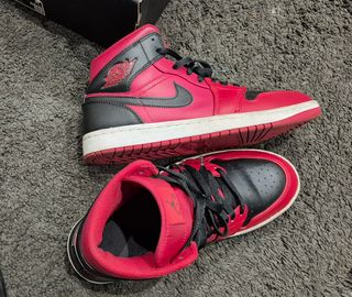 Air Jordan 1 Mid Rojo/Negro