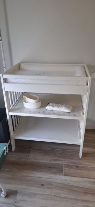 Cambiador de bebé blanco