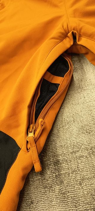 Pantalón/peto de esquí naranja y negro