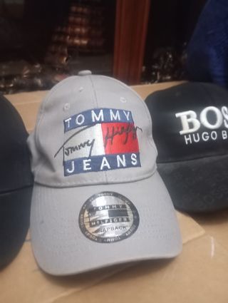 Lote 3 Gorras Burberry, Hugo Boss cada una 10€