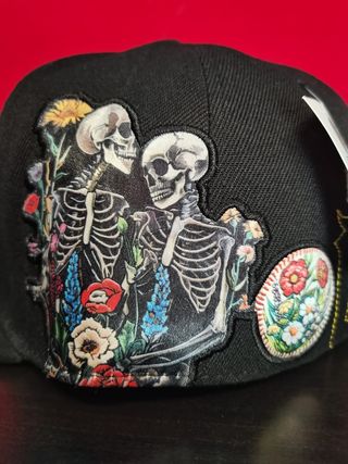 Gorra New Era 59Fifty Negra con Calaveras 7.1/2