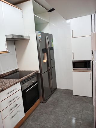 SE ALQUILA HABITACIÓN EN POLÍGONO RESIDENCIAL 