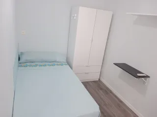 SE ALQUILA HABITACIÓN EN POLÍGONO RESIDENCIAL 