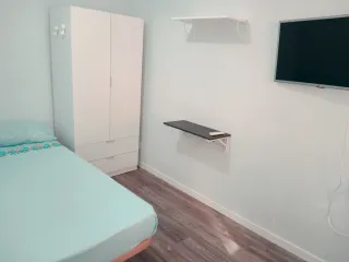 SE ALQUILA HABITACIÓN EN POLÍGONO RESIDENCIAL 