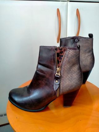 Botines marrones con estampado animal