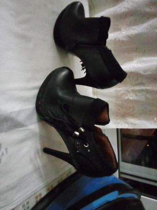 Botines de tacón negros