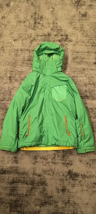 Chaqueta de esquí verde y amarilla