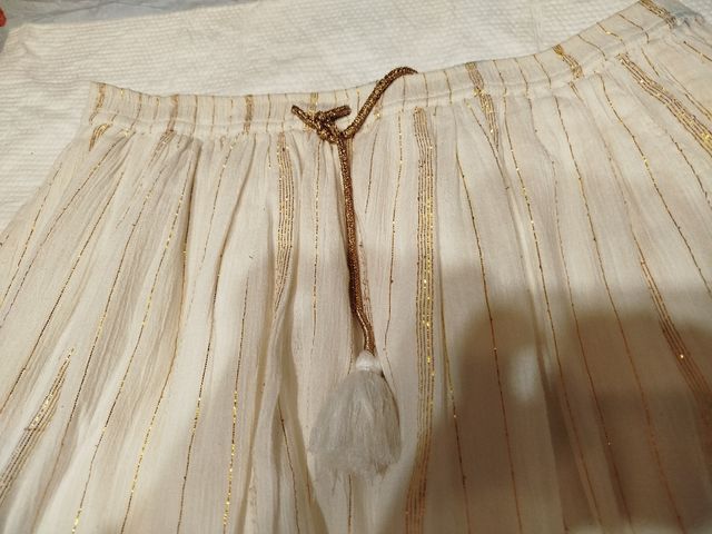 Falda corta con hilos dorados Talla única