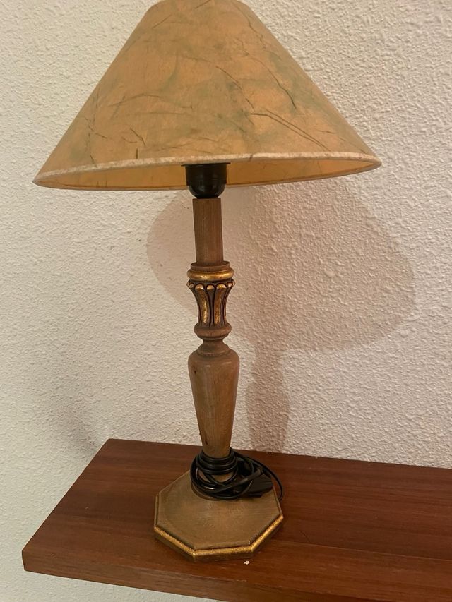 Lámpara de mesa madera y metal