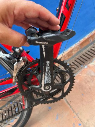 Bicicleta de carretera Giant roja