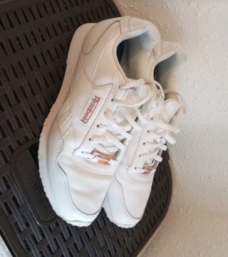 Zapatillas Reebok Blancas y Doradas