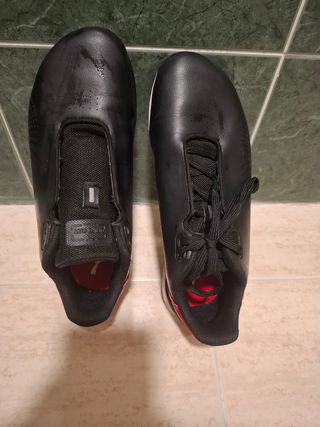 Zapatillas Puma Ferrari Negras y Rojas.