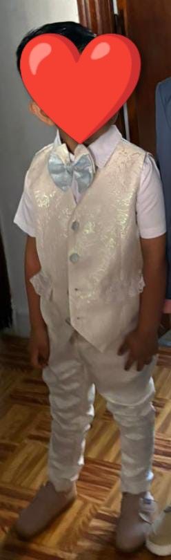 Traje de niño blanco y azul