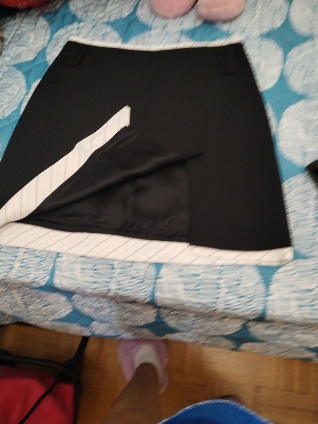 Falda Zara corta con abertura