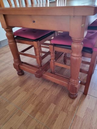 Conjunto mesa y 4 sillas madera