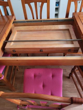 Conjunto mesa y 4 sillas madera
