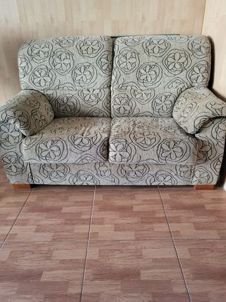 Sofá de 2 plazas con estampado floral