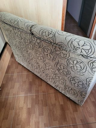Sofá de 2 plazas con estampado floral