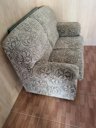 Sofá de 2 plazas con estampado floral