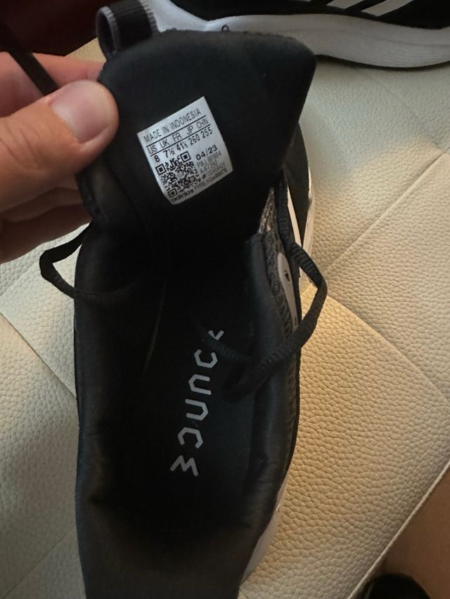 Scarpe Adidas nere e bianche