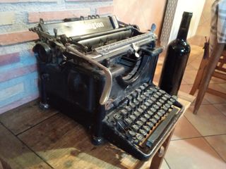 Antigua maquina de escribir Remington Standard 16.