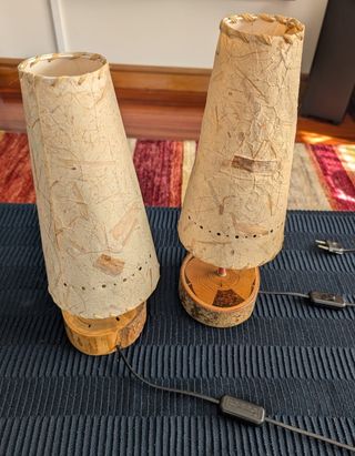Lámparas artesanales de papel y madera