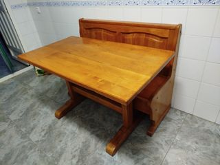 Mesa y banco de madera 
