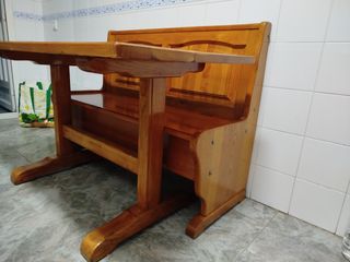 Mesa y banco de madera 
