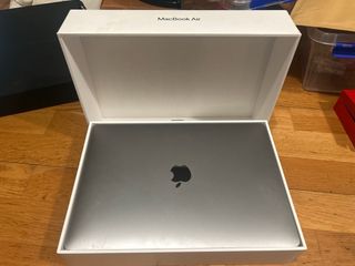 MacBook Air 13” 2020 (Piezas - Pantalla Rota)