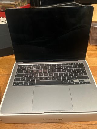 MacBook Air 13” 2020 (Piezas - Pantalla Rota)