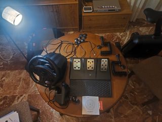 PS4 Slim 1TB Negra + 3 Juegos y volante pxn v9