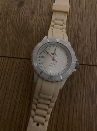 Reloj Ohla! Beige y Plateado