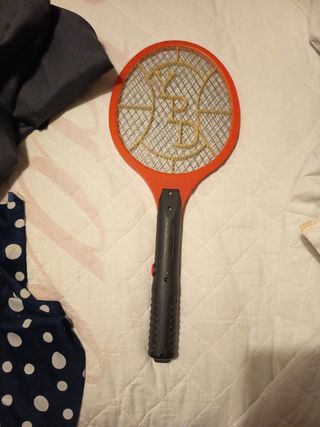Raqueta eléctrica mata mosquitos