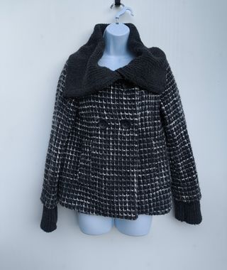 Chaquetón de invierno gris y negro