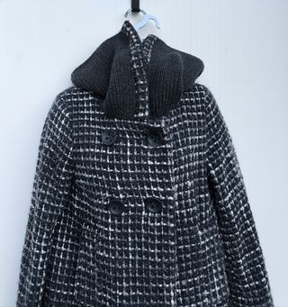 Chaquetón de invierno gris y negro