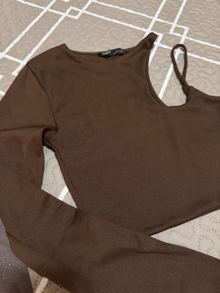Top asimétrico Pull&Bear marrón S