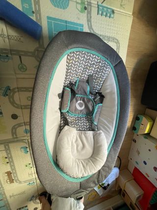 Silla mecedora bebé gris y verde, poco uso