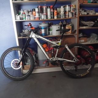 Bicicleta de montaña doble suspensión