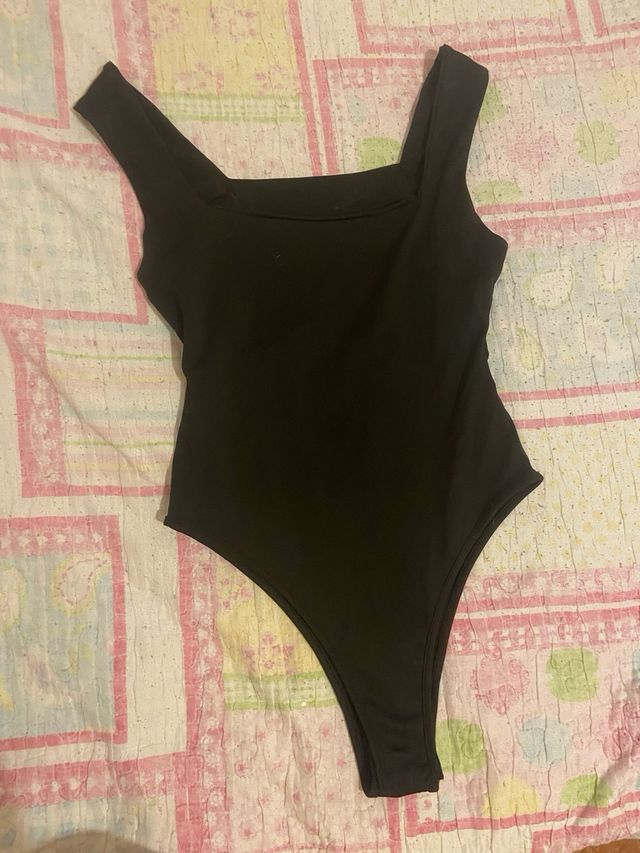 Body negro escote cuadrado Shein