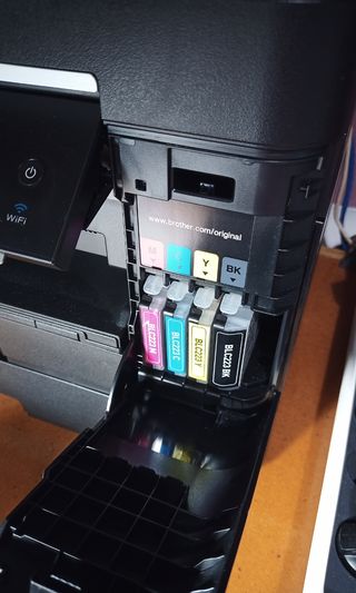Impresora Brother MFC-J5720DW averiada LC223