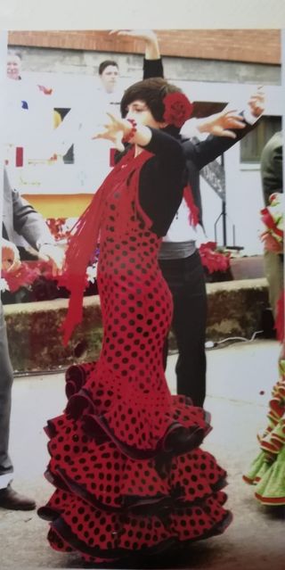 Vestido de flamenca rojo con lunares negros