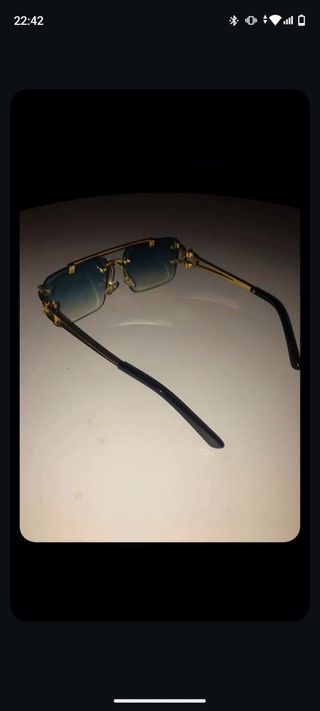 Gafas de sol doradas con lentes degradadas