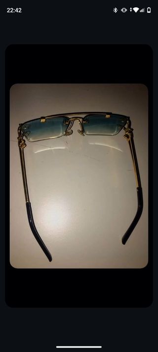 Gafas de sol doradas con lentes degradadas