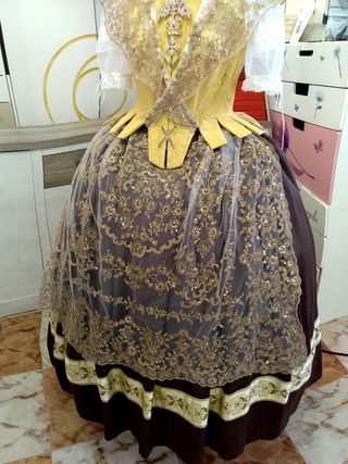 Traje de Fallera y Aderezo a Estrenar